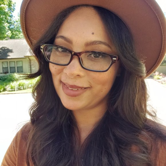 Meet your Posher, Bridget - Picture 2 of 2